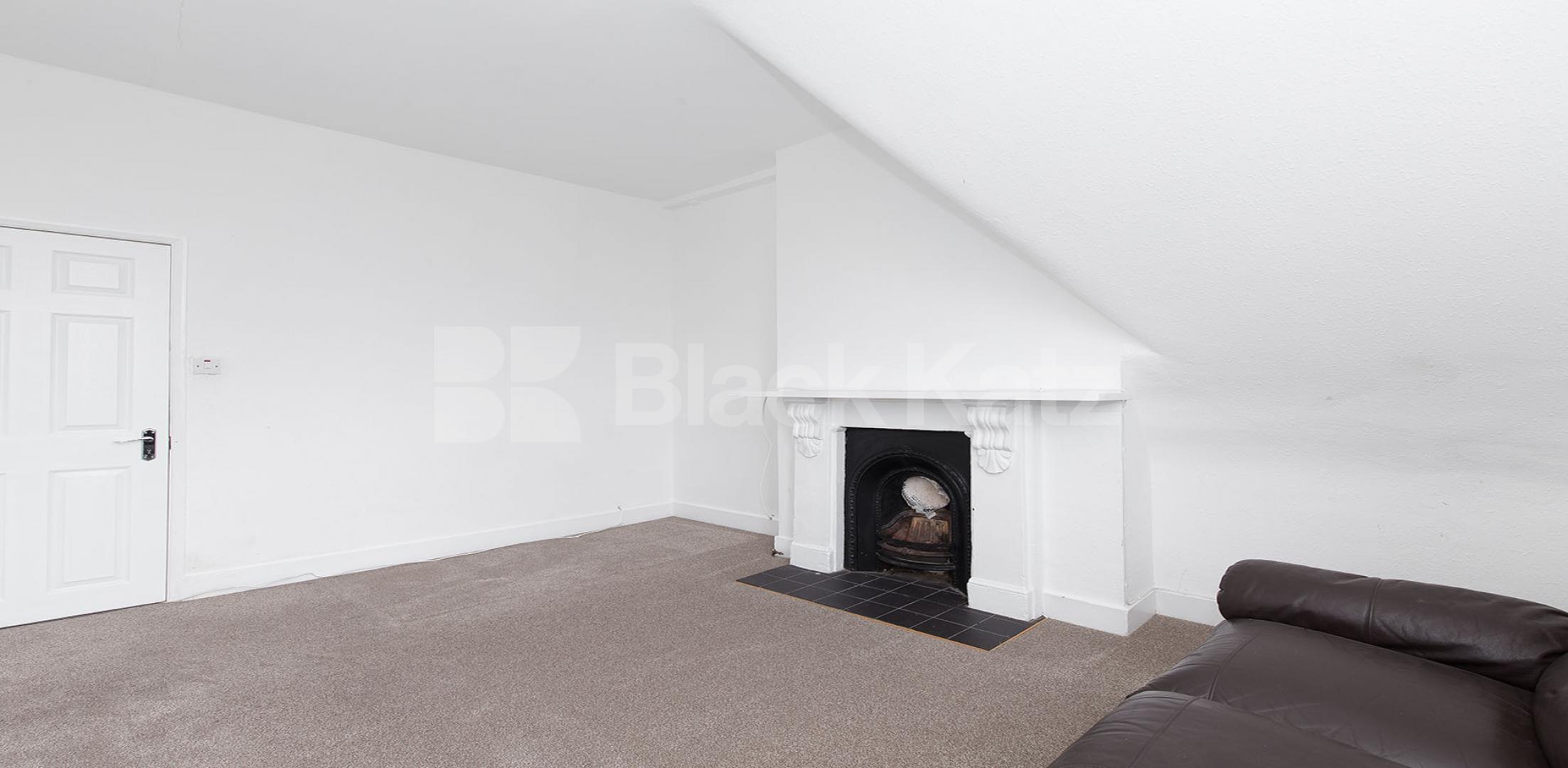 			Huge Two Bed Apartment !, 2 Bedroom, 1 bath, 1 reception Flat			 Green lanes, Turnpike Lane, N8